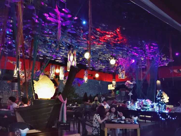 Krabi-Krabi Lae Lay Grill Restaurant sunset restaurant,? taste a very large seafood platter