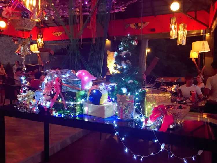 Krabi-Krabi Lae Lay Grill Restaurant sunset restaurant,? taste a very large seafood platter