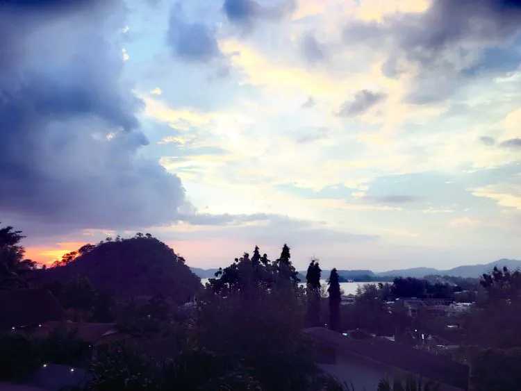 Krabi-Krabi Lae Lay Grill Restaurant sunset restaurant,? taste a very large seafood platter