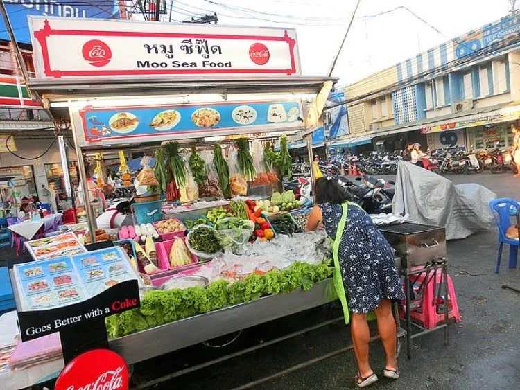 Hua Hin-Ko Seafood restaurant in Hua Hin, Thailand, good reputation and fresh fish and shrimp