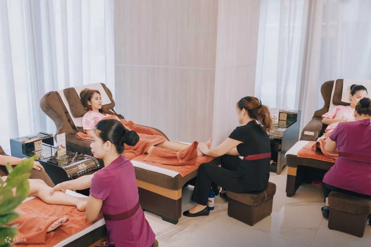 Manila/Luzon-Breeze Oriental Spa & Massage in Manila, hot and cold tea available at the reception area