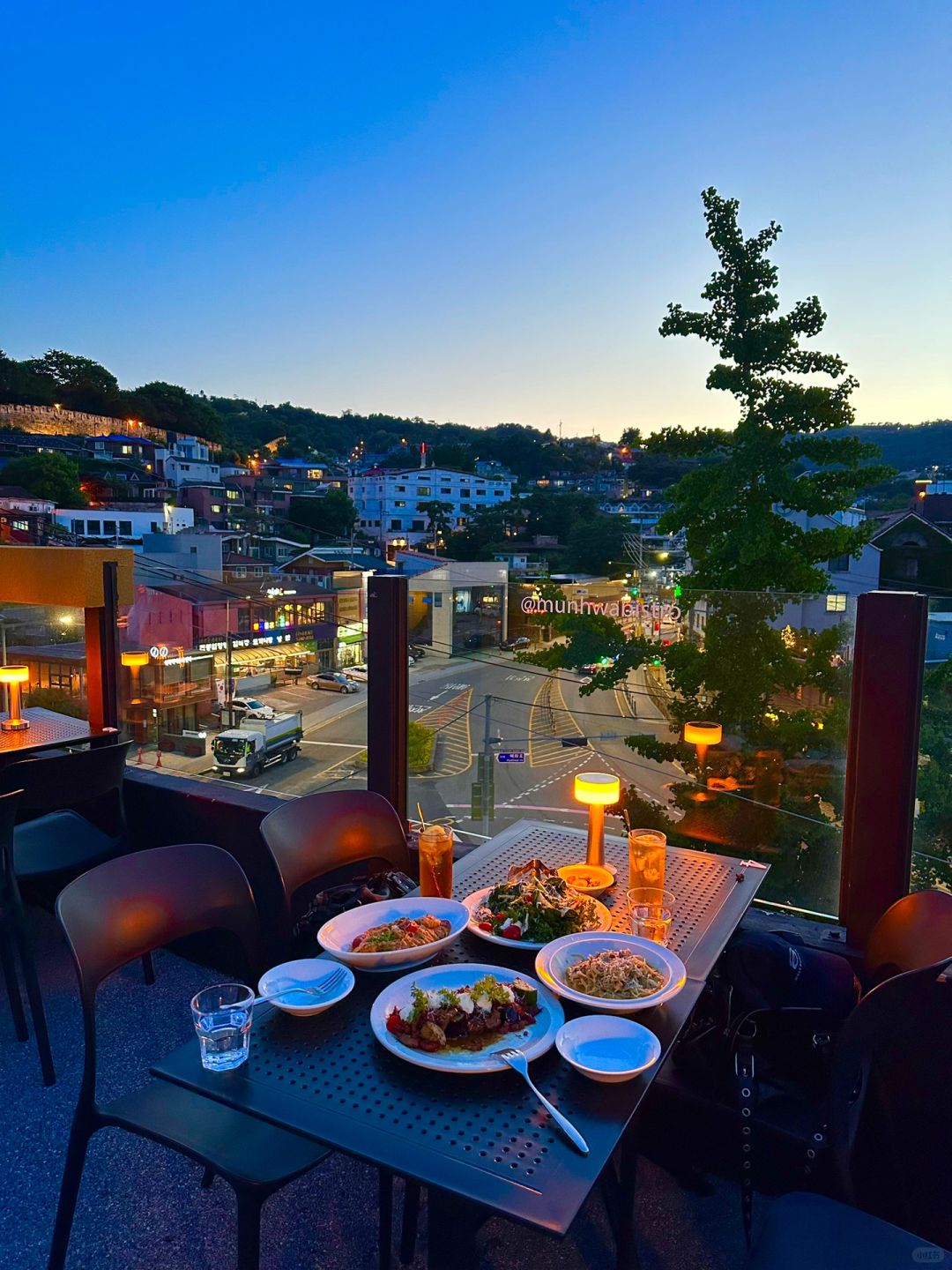 Seoul-Seoul rooftop bistro gourmet restaurant, the evening view after sunset is very beautiful