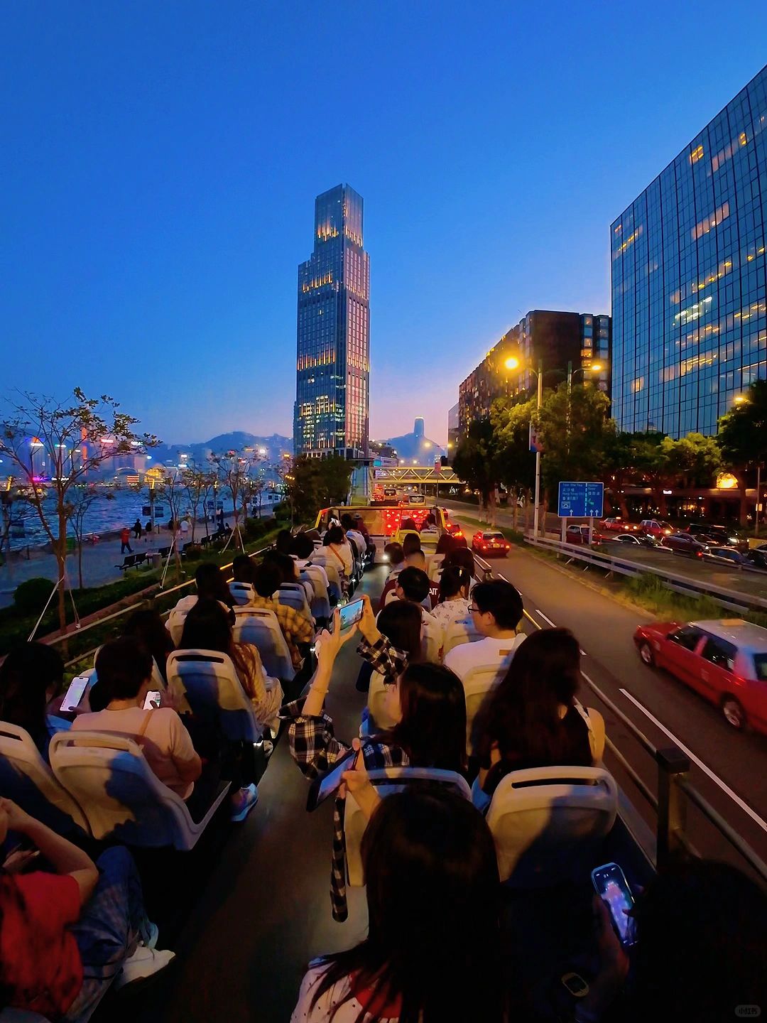 Hong kong-Experience the sunset ride and sightseeing bus in Hong Kong and explore the city at sunset