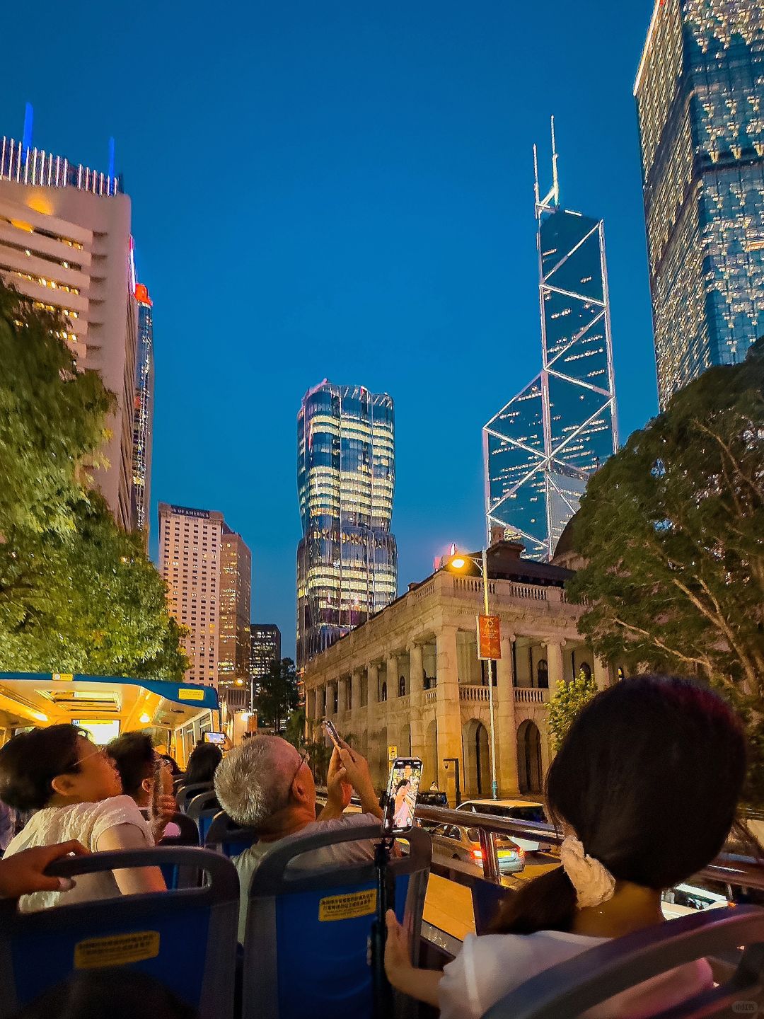 Hong kong-Experience the sunset ride and sightseeing bus in Hong Kong and explore the city at sunset