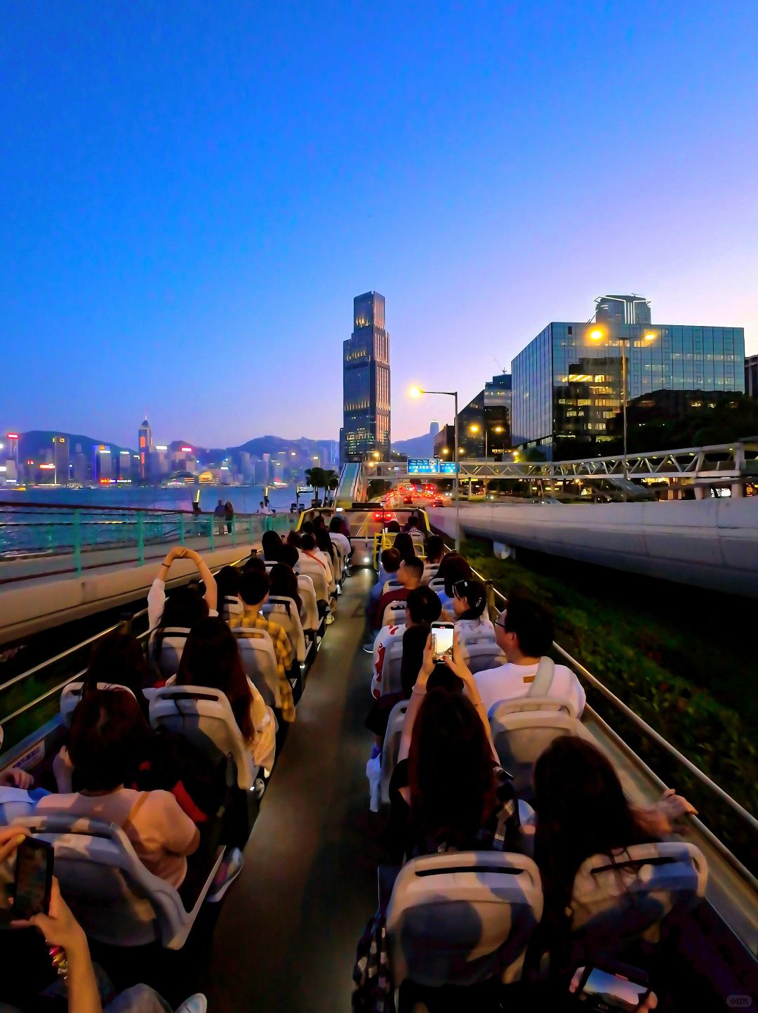 Hong kong-Experience the sunset ride and sightseeing bus in Hong Kong and explore the city at sunset