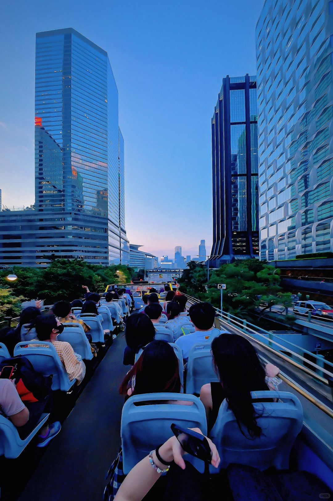 Hong kong-Experience the sunset ride and sightseeing bus in Hong Kong and explore the city at sunset