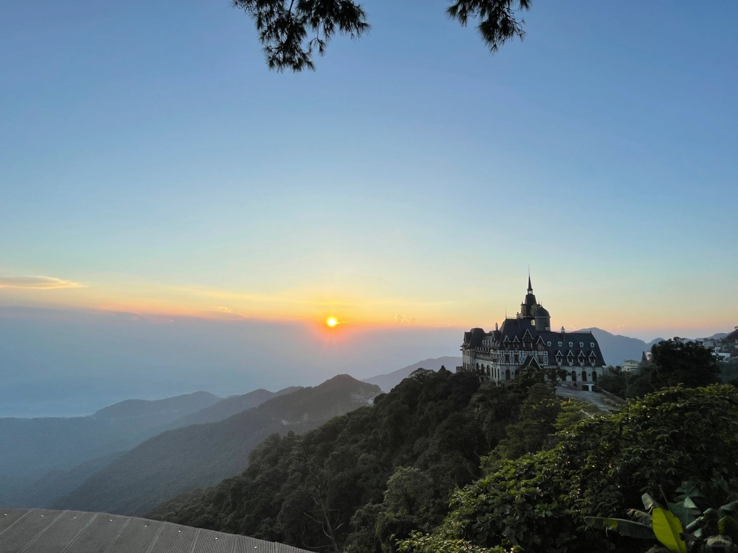 Hanoi-Tam Dao Mountain, a summer resort in Hanoi, Vietnam, enjoy the clouds in the morning and the sunshine at noon