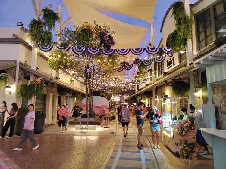 Bangkok-Asiatique Sky, Bangkok Ferris Wheel Night Market, Chao Phraya River so beautiful at night