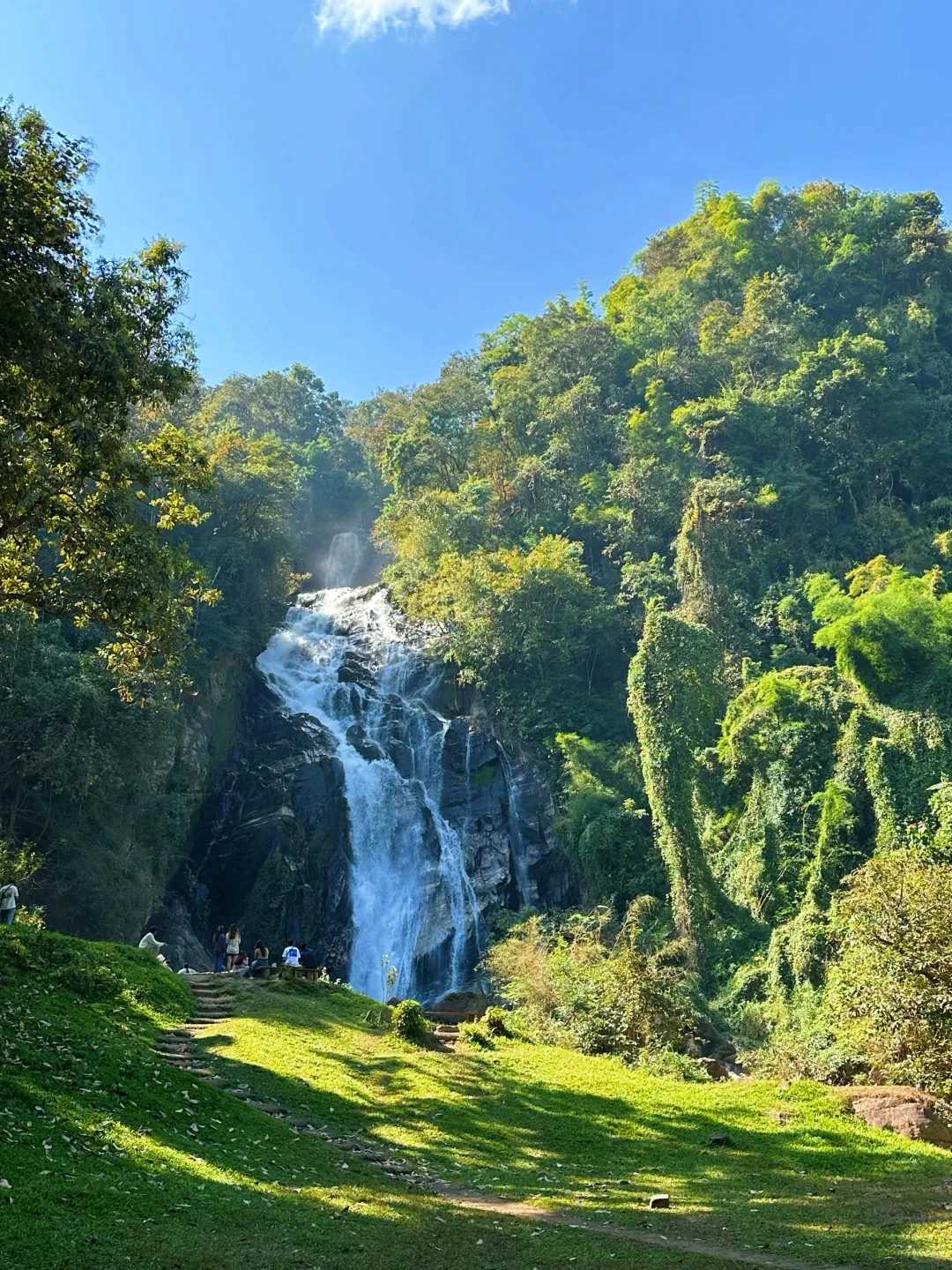 Chiang Mai-Mae Tia Waterfall in Chiang Mai National Park,?️ where many locals camp and picnic
