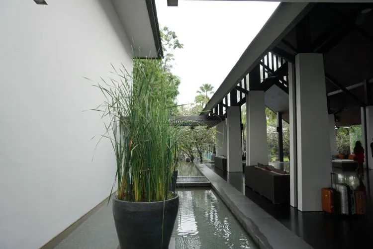 Phuket-Phuket Twin Palm Tree Resort, located adjacent to Surin Beach, offers a sea view restaurant and bar experience