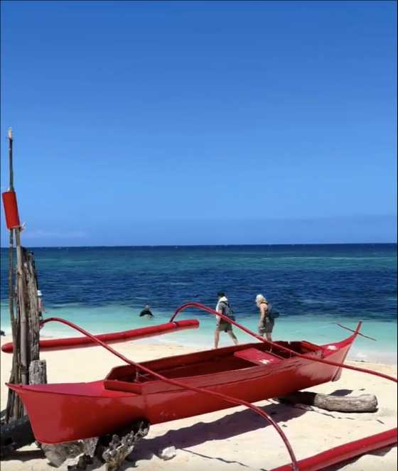 Boracay-Travel to Puka Beach in Boracay, Philippines, with few people and beautiful scenery