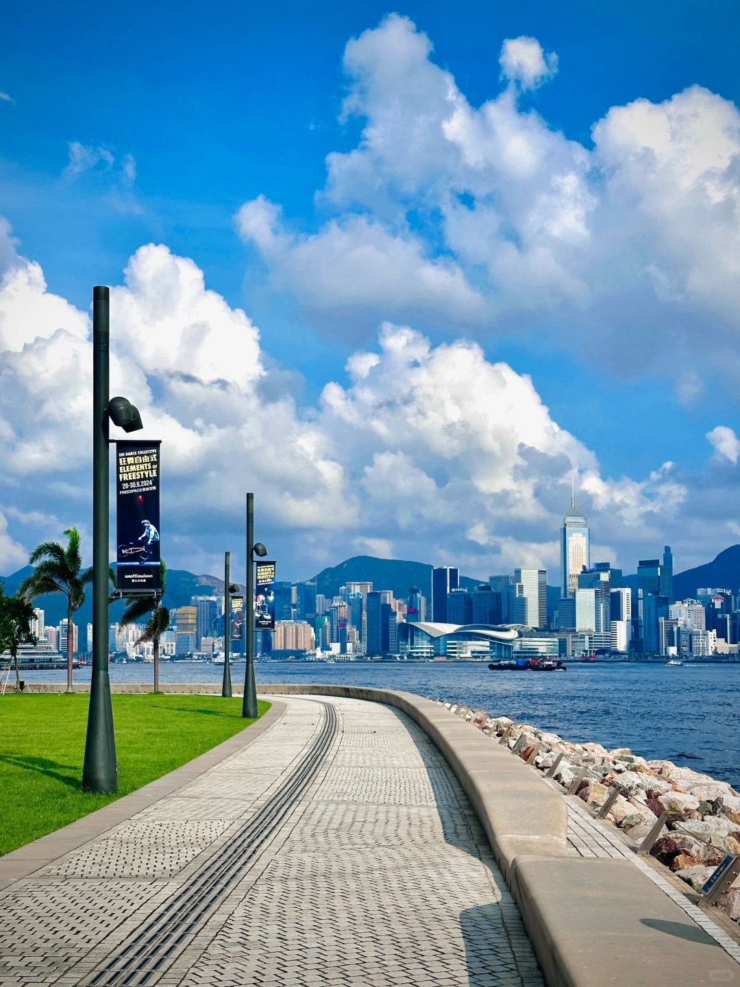 Hong kong-Experience the sunset ride and sightseeing bus in Hong Kong and explore the city at sunset