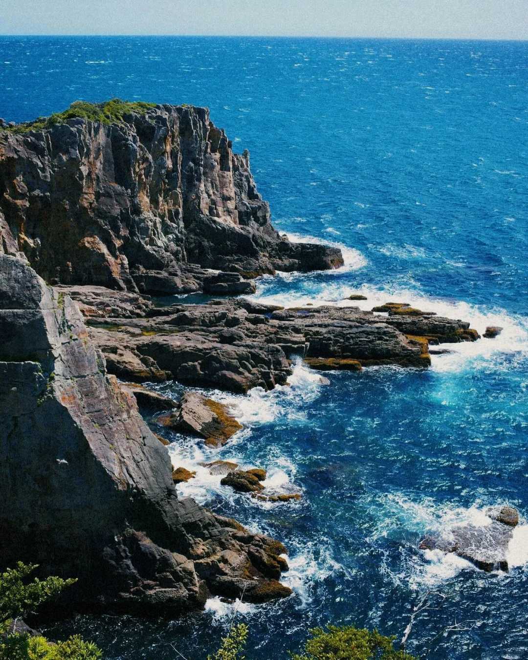 Osaka-Wakayama, peaceful haven, ride the Kodama Railway to see waterfalls, forests and shrines