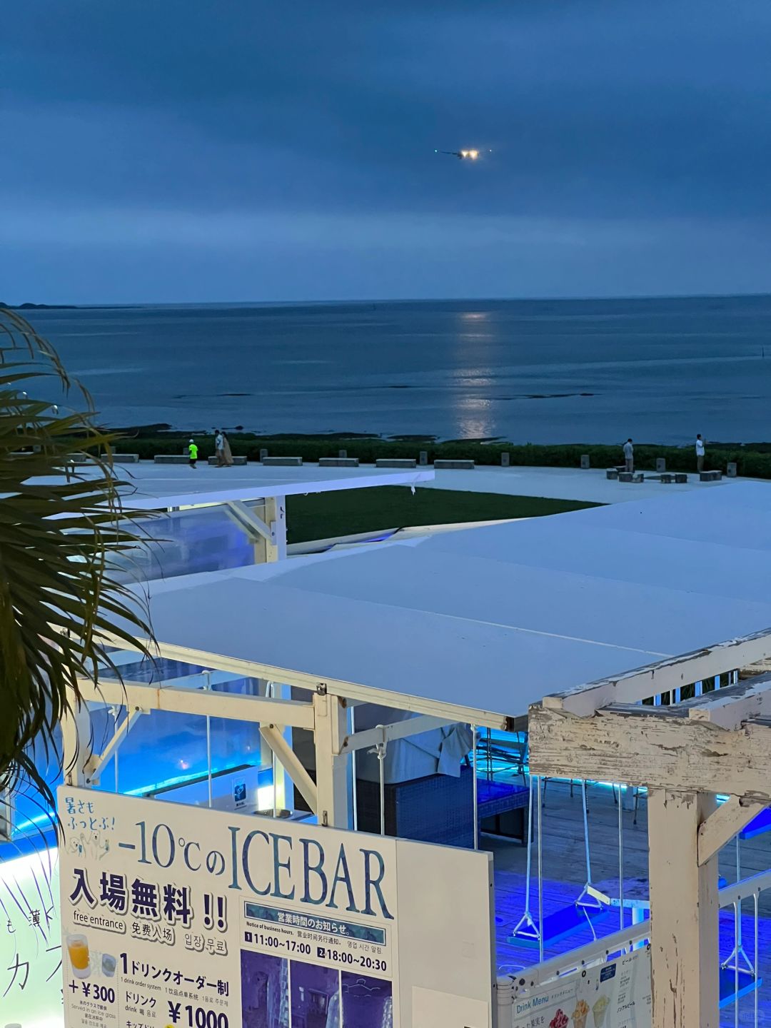 Okinawa-Enjoy the night view of Senaga Island in Okinawa, Japan, the densest blue in the night sky