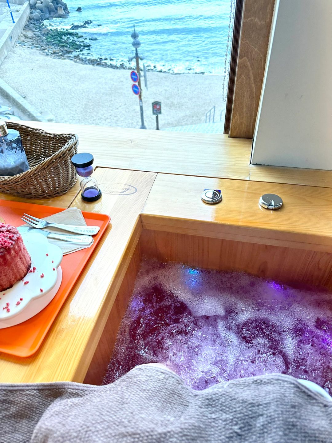 Busan/Jeju-Foot Bath Cafe View in Baeksand Cultural Village, Busan, South Korea, the scenery is very beautiful