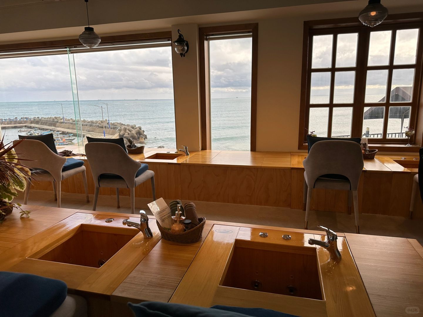 Busan/Jeju-Foot Bath Cafe View in Baeksand Cultural Village, Busan, South Korea, the scenery is very beautiful