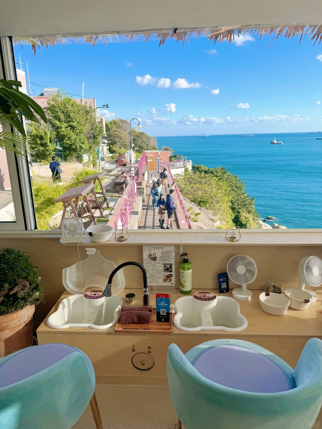 Busan/Jeju-Drinking coffee and getting a foot massage facing the sea in 카페임랑, Busan, South Korea