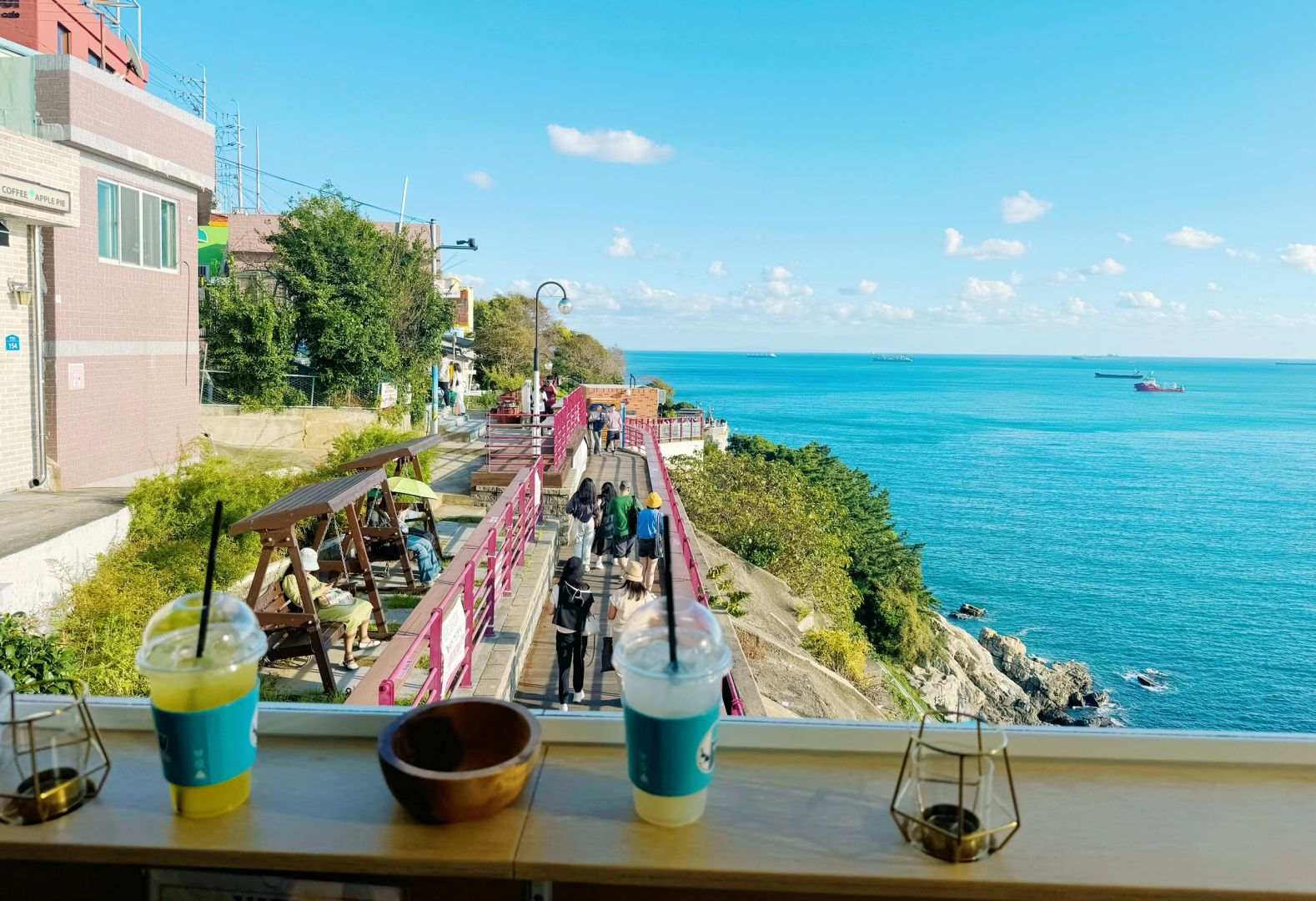 Busan/Jeju-Drinking coffee and getting a foot massage facing the sea in 카페임랑, Busan, South Korea