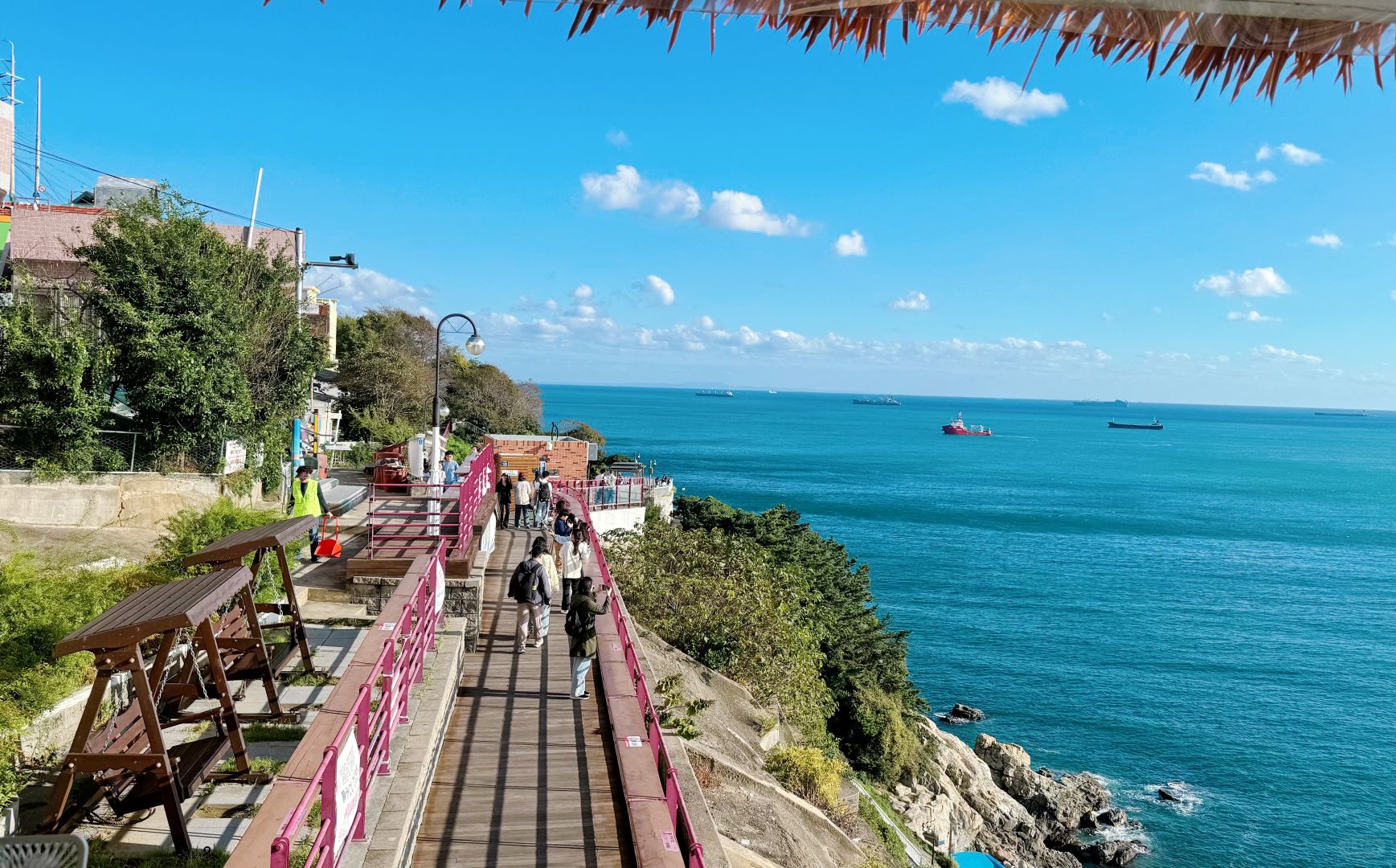 Busan/Jeju-Drinking coffee and getting a foot massage facing the sea in 카페임랑, Busan, South Korea