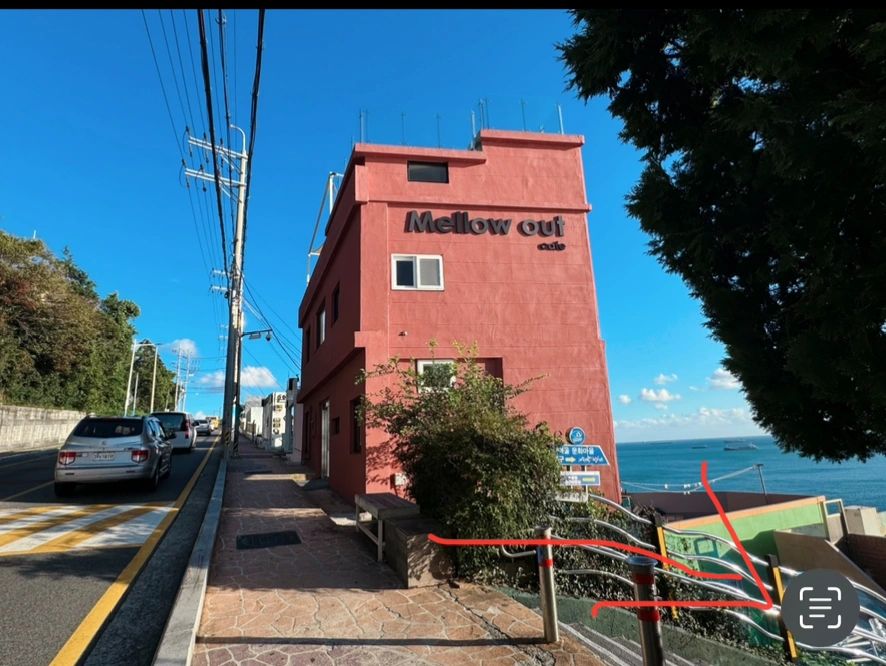 Busan/Jeju-Drinking coffee and getting a foot massage facing the sea in 카페임랑, Busan, South Korea