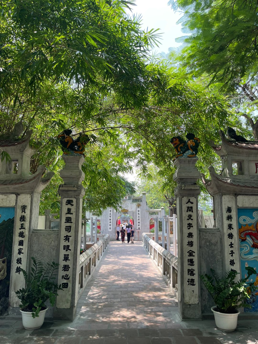 Hanoi-Hoan Kiem Lake, the island where Le Thai Tou returned his sword to the sacred turtle