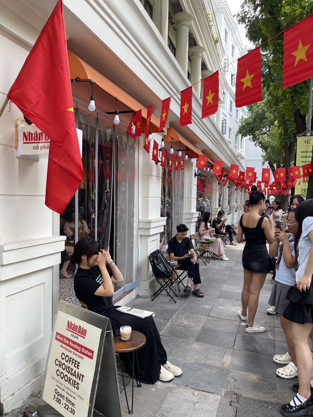 Hanoi-Hoan Kiem Lake, the island where Le Thai Tou returned his sword to the sacred turtle
