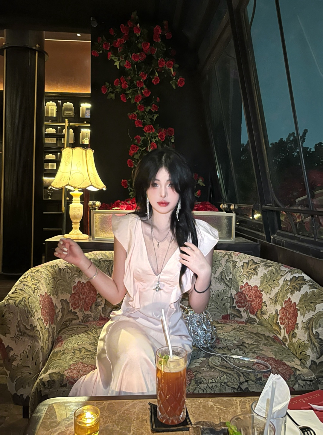 Jakarta-Izzy Social Club, Jakarta's Red Rose Restaurant, ?Experience the Ultimate Romance