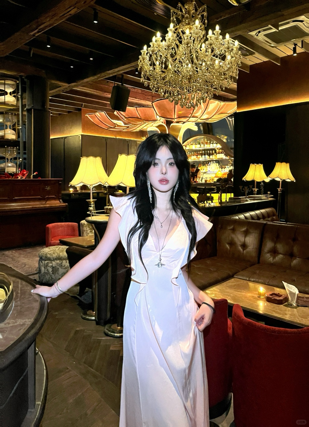 Jakarta-Izzy Social Club, Jakarta's Red Rose Restaurant, ?Experience the Ultimate Romance
