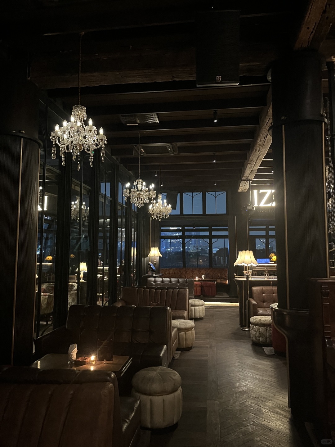 Jakarta-Izzy Social Club, Jakarta's Red Rose Restaurant, ?Experience the Ultimate Romance