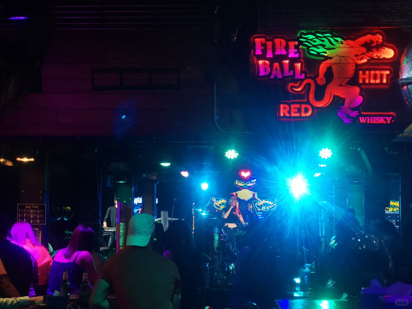 Krabi-Upbeat Bar, Ao Nang Beach, Krabi, at 10:20 pm, the resident singer started singing live