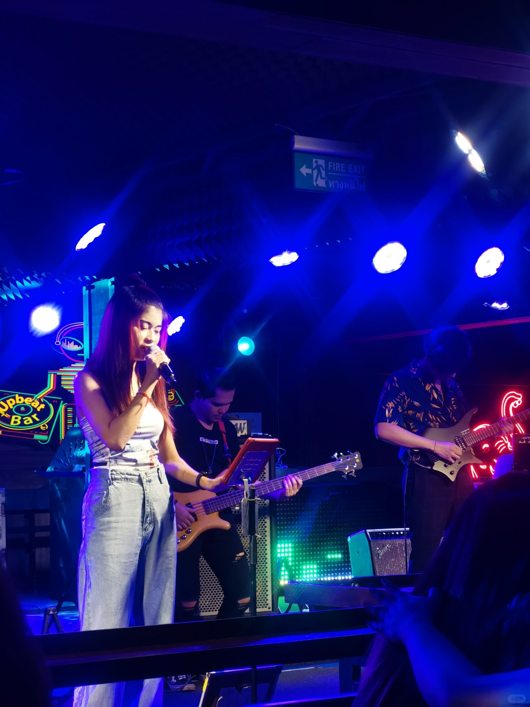 Krabi-Upbeat Bar, Ao Nang Beach, Krabi, at 10:20 pm, the resident singer started singing live