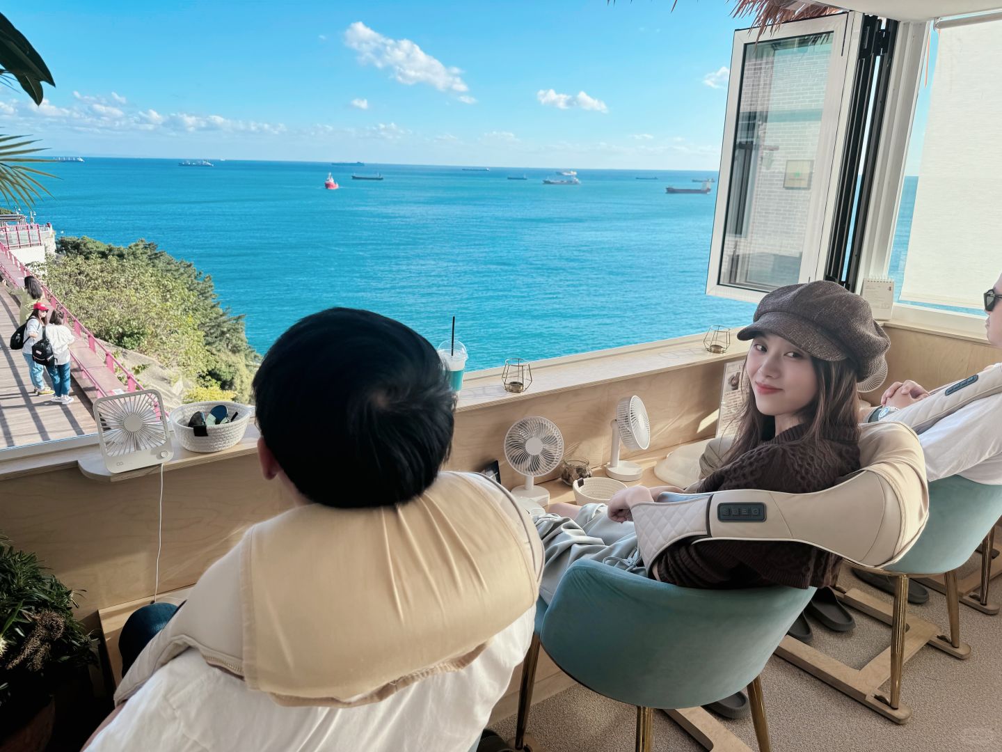 Busan/Jeju-Drinking coffee and getting a foot massage facing the sea in 카페임랑, Busan, South Korea