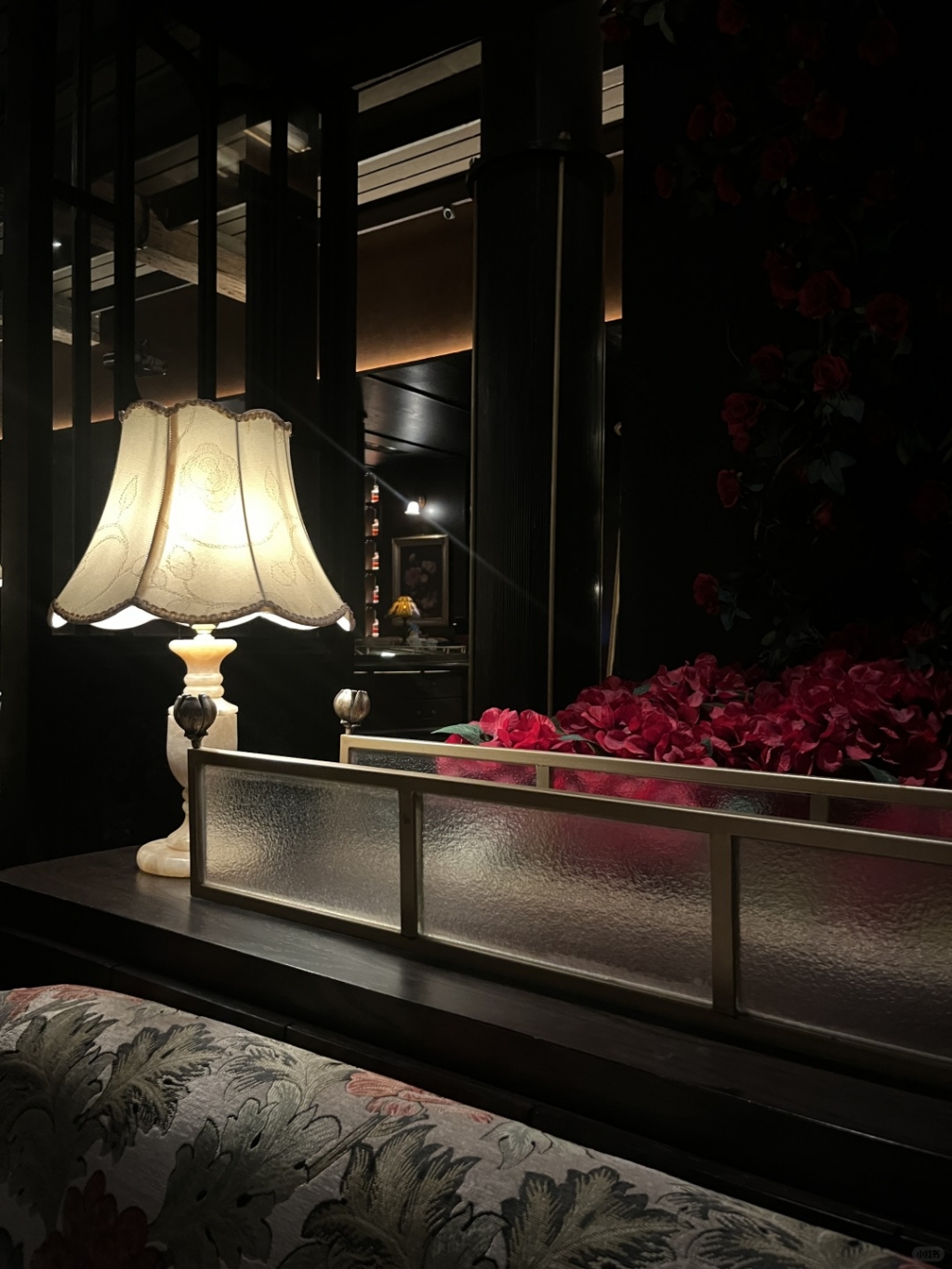Jakarta-Izzy Social Club, Jakarta's Red Rose Restaurant, ?Experience the Ultimate Romance