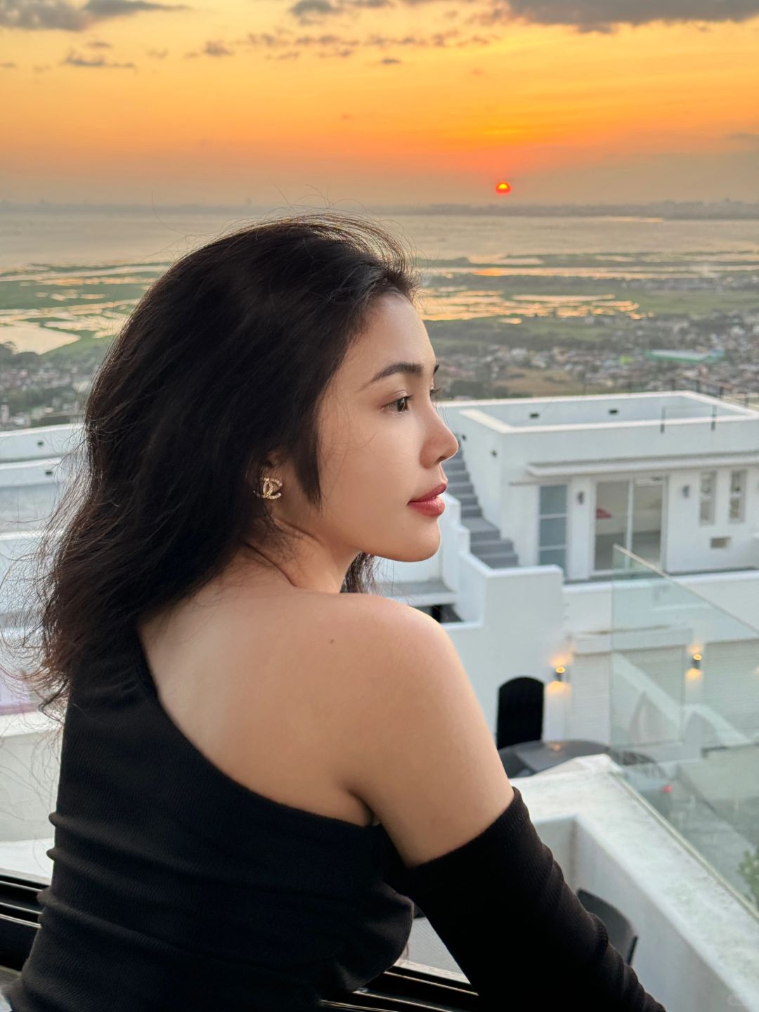 Manila/Luzon-Art Sector Gallery and Chim Coffee 360, a great place to watch the sunset in Manila