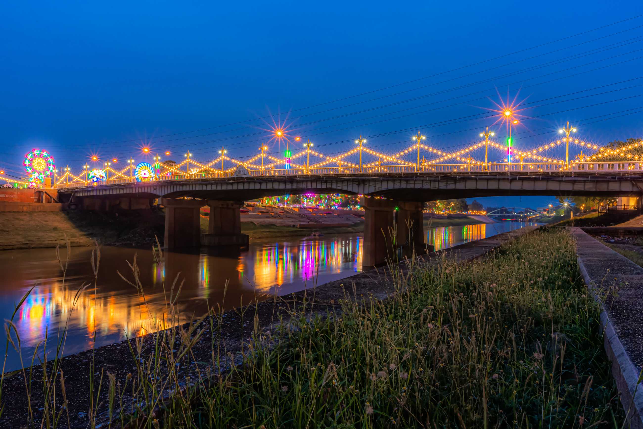 Bangkok-Naresuan Bridge in Phitsanulok, visit Phitsanulok Floating Market and Nanjiang Sightseeing Boat