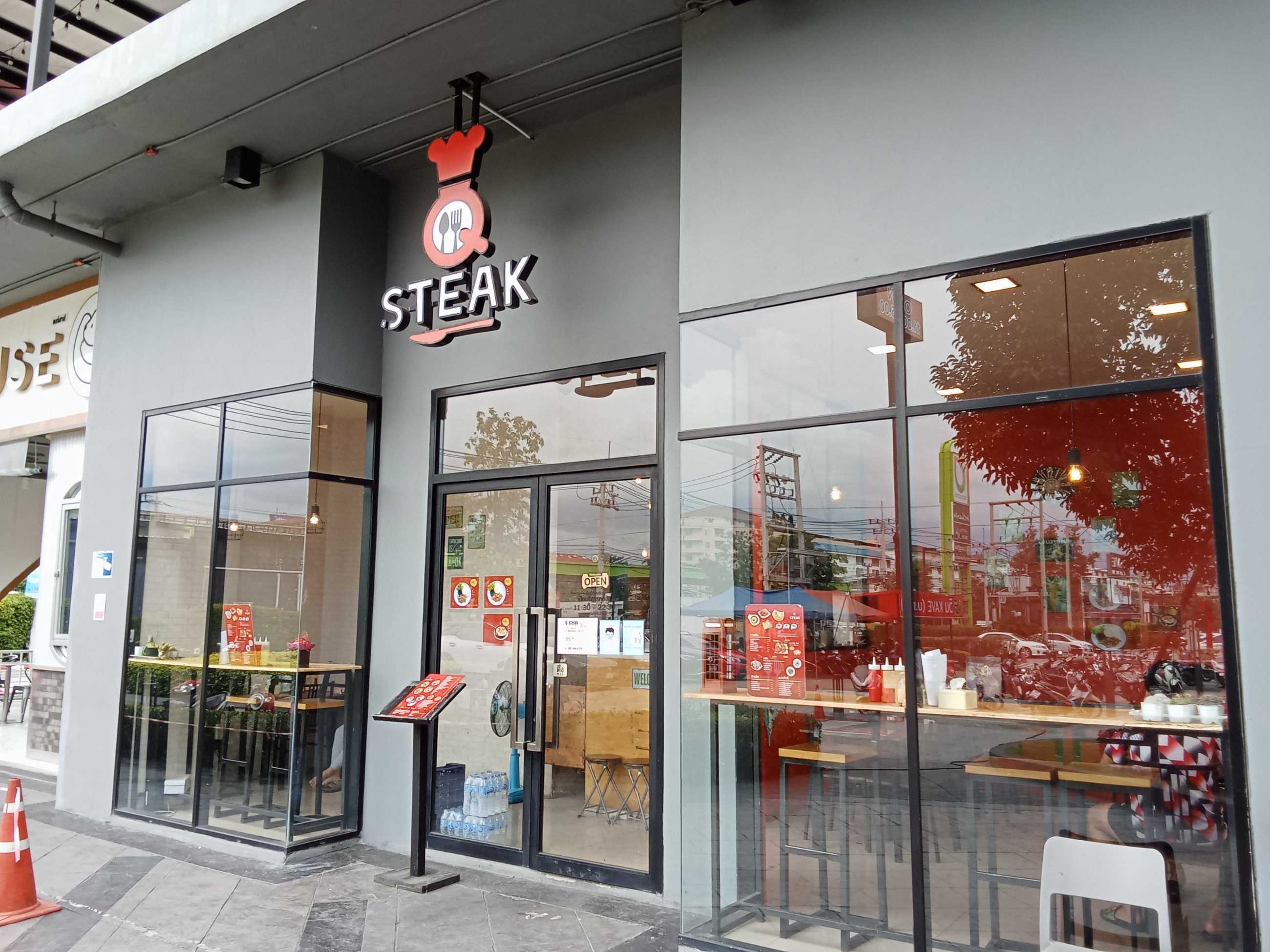 Bangkok-Q STEAK restaurant in Bangkok's university district, eat a big pork chop steak