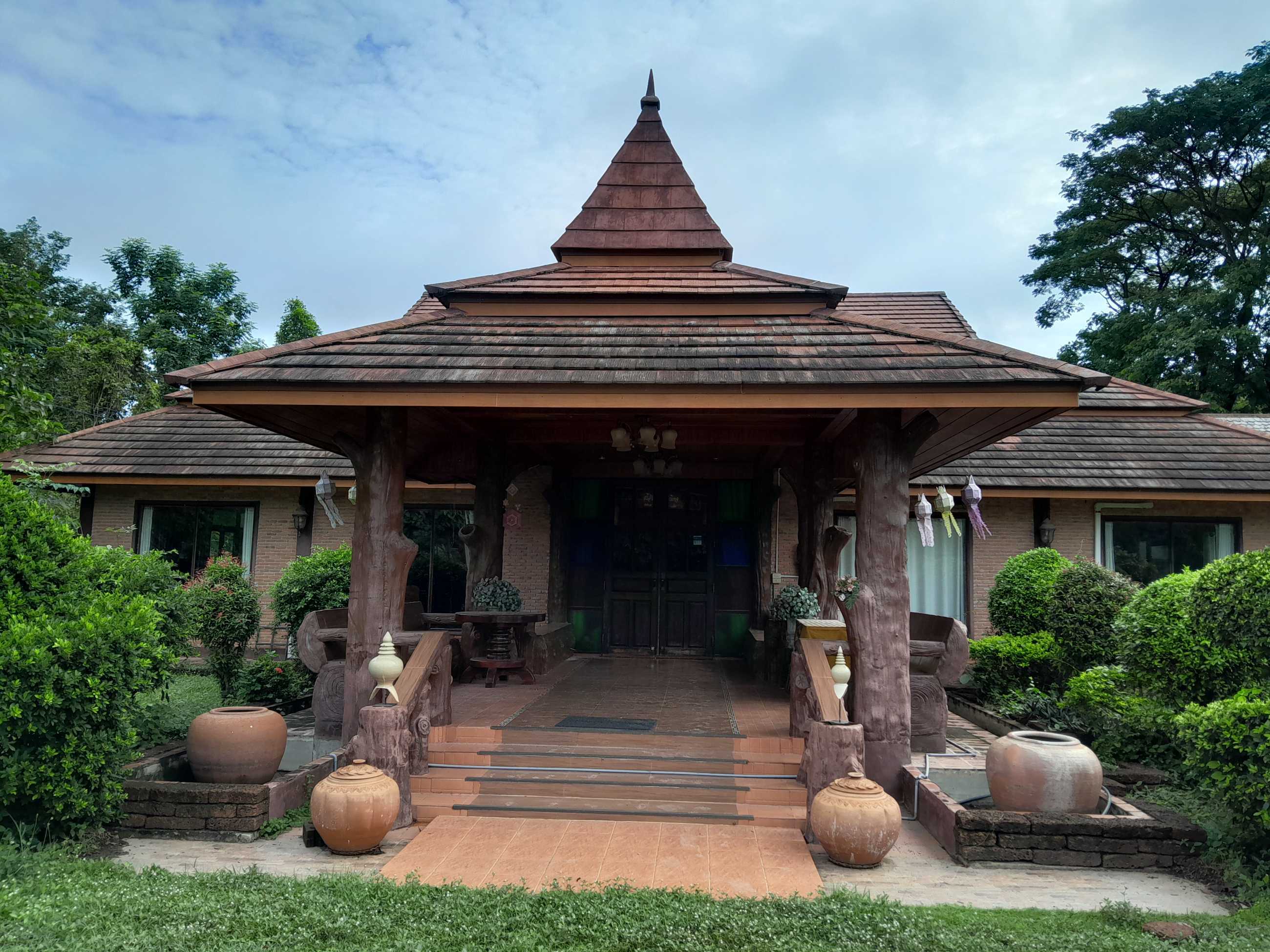 Chiang Mai-Sisatchanalai Heritage Resort offers northern style accommodation with a great ambience