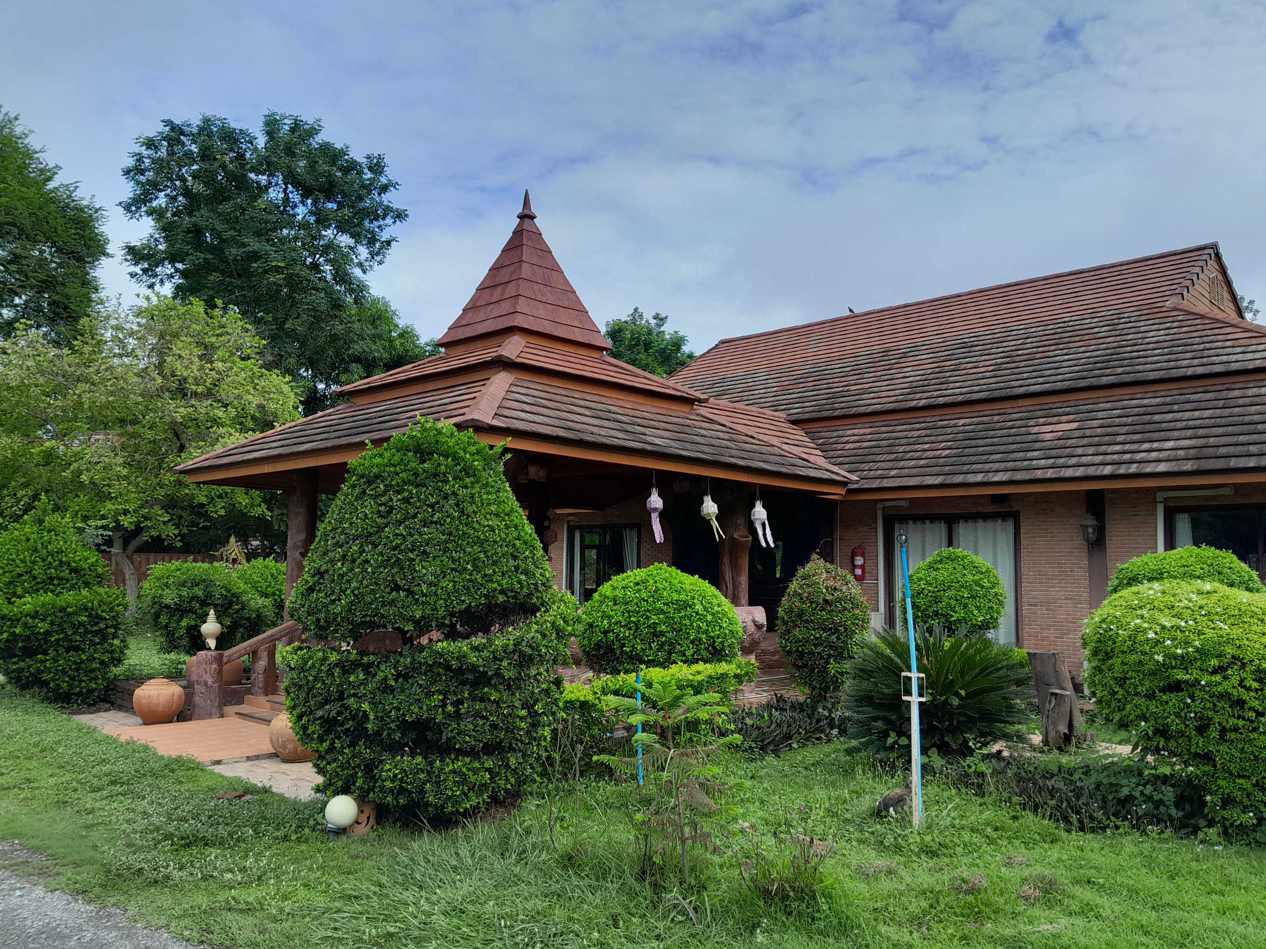 Chiang Mai-Sisatchanalai Heritage Resort offers northern style accommodation with a great ambience