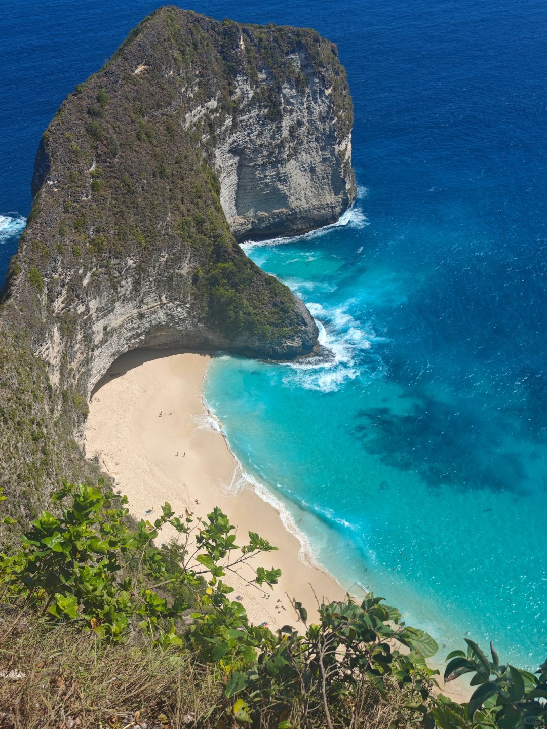 Bali-Travel to Nusa Penida, Indonesia. ?Visit Fairy Cliff, Diamond Beach, and God's Baths