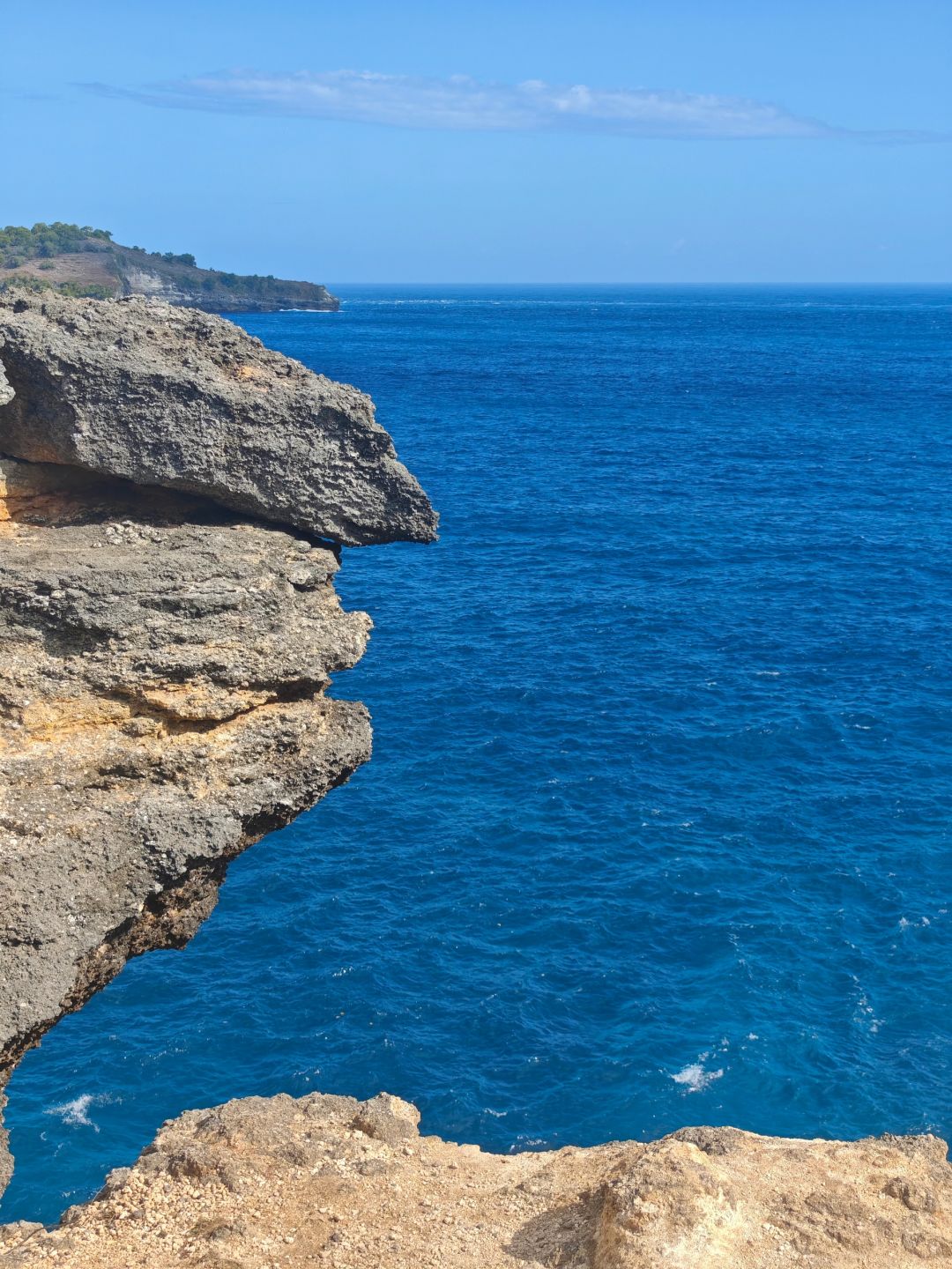 Bali-Travel to Nusa Penida, Indonesia. ?Visit Fairy Cliff, Diamond Beach, and God's Baths