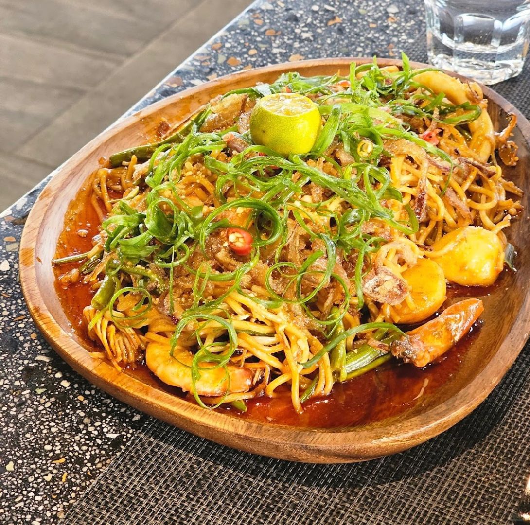 Cebu-7107 Restaurant in Cebu, Philippines, recommended squid pasta and cold water spinach