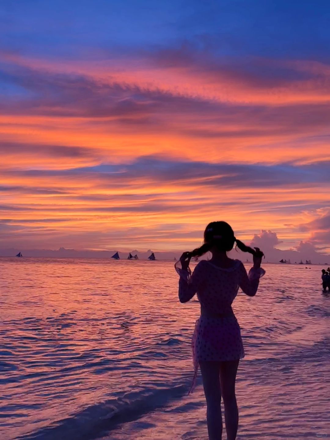 Boracay-Watching the sunset at Boracay's White Beach, ?the sky is painted orange and pink