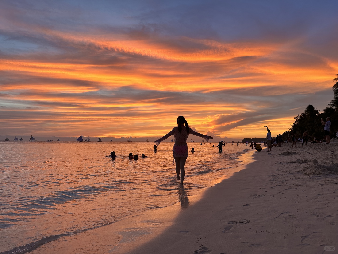 Boracay-Watching the sunset at Boracay's White Beach, ?the sky is painted orange and pink