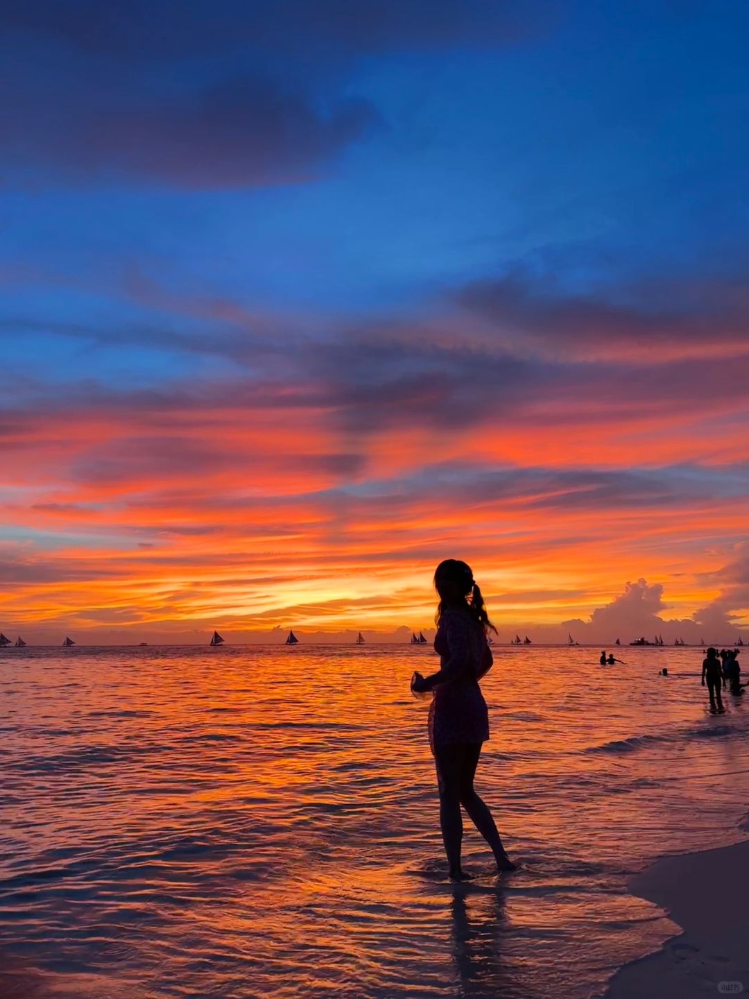 Boracay-Watching the sunset at Boracay's White Beach, ?the sky is painted orange and pink