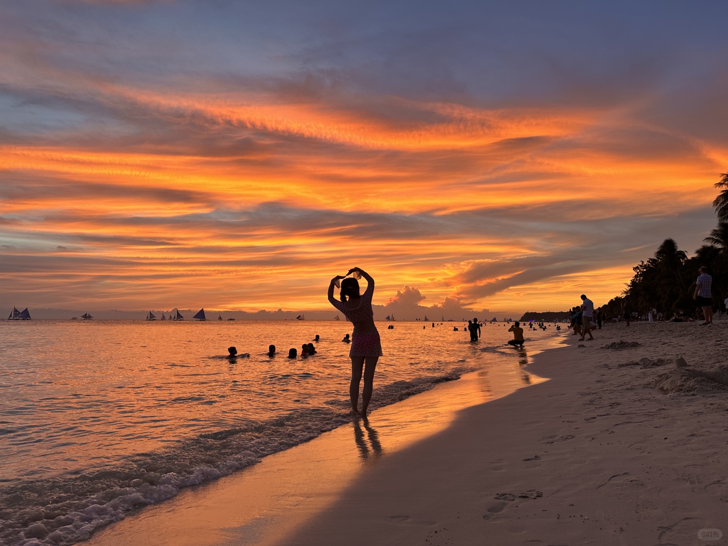 Boracay-Watching the sunset at Boracay's White Beach, ?the sky is painted orange and pink