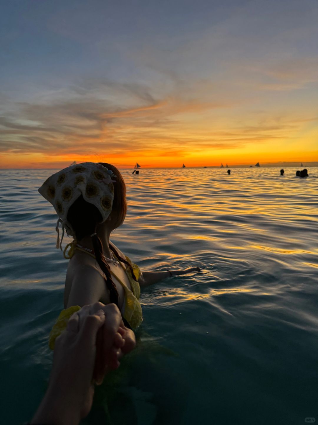 Boracay-Watching the sunset at Boracay's White Beach, ?the sky is painted orange and pink