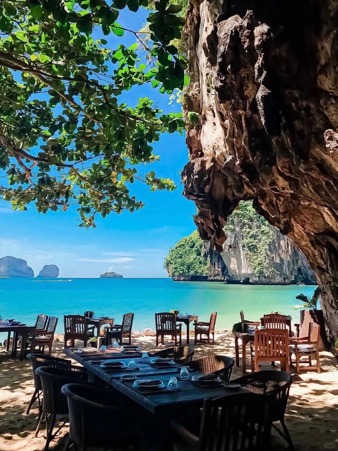 Krabi-Rayavadee Resort Hotel in Krabi, Thailand, has many birds and animals and 4 restaurants