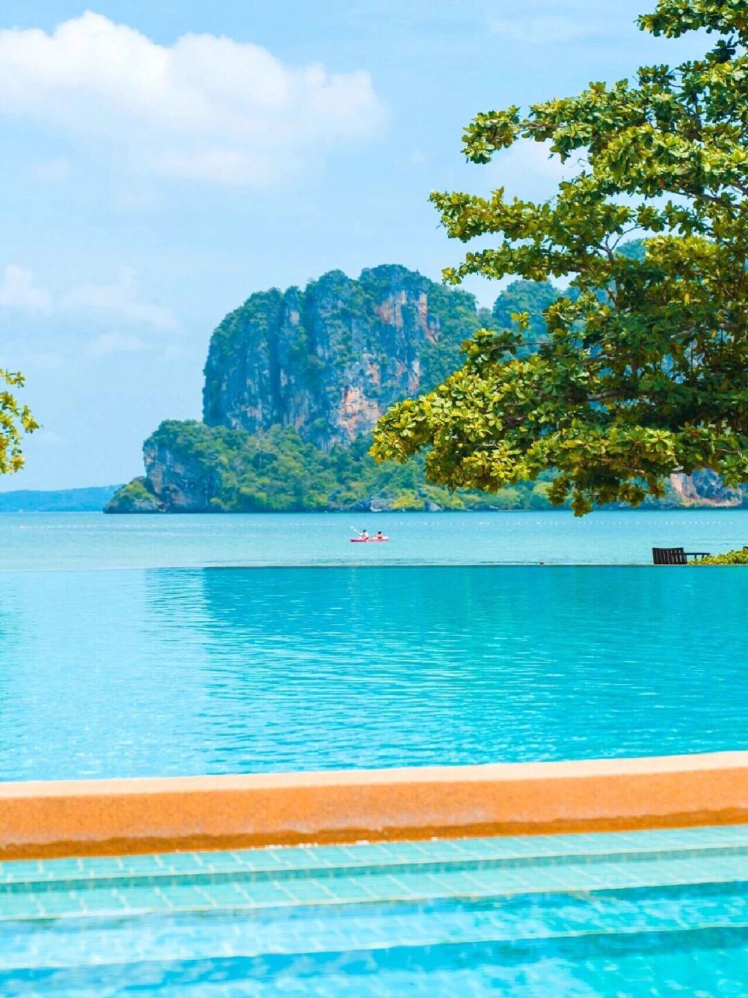 Krabi-Rayavadee Resort Hotel in Krabi, Thailand, has many birds and animals and 4 restaurants