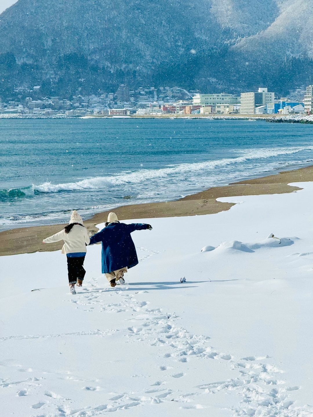 Sapporo/Hokkaido-Romantic Hokkaido, ❄️colorful houses and running trains, blue coast with heavy snow