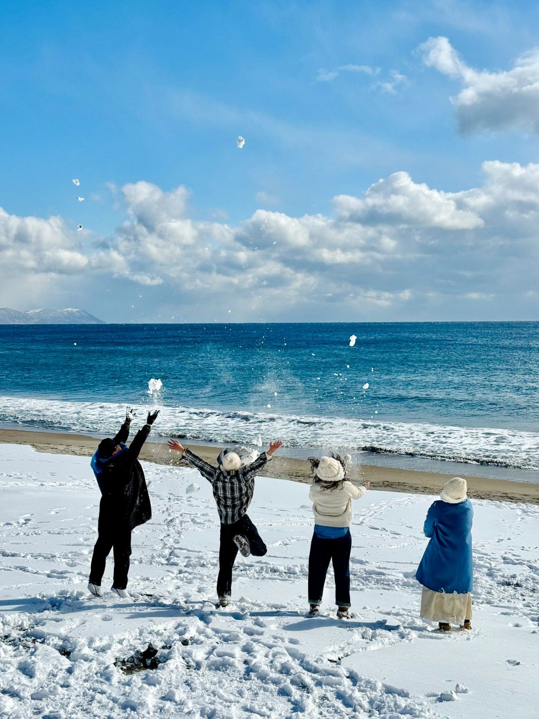 Sapporo/Hokkaido-Romantic Hokkaido, ❄️colorful houses and running trains, blue coast with heavy snow